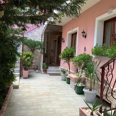 Vila Kristiana * Korce